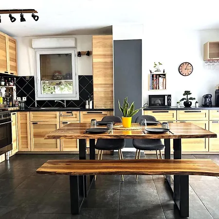 Apartment Avec Jardin Au Calme